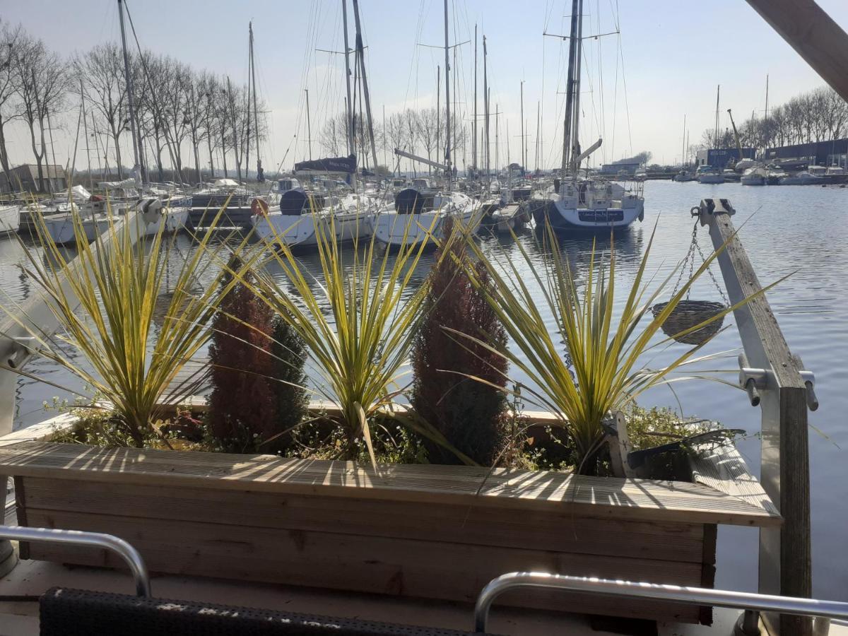 Magnifique Bateau Maison Ξενοδοχείο Ouistreham Εξωτερικό φωτογραφία